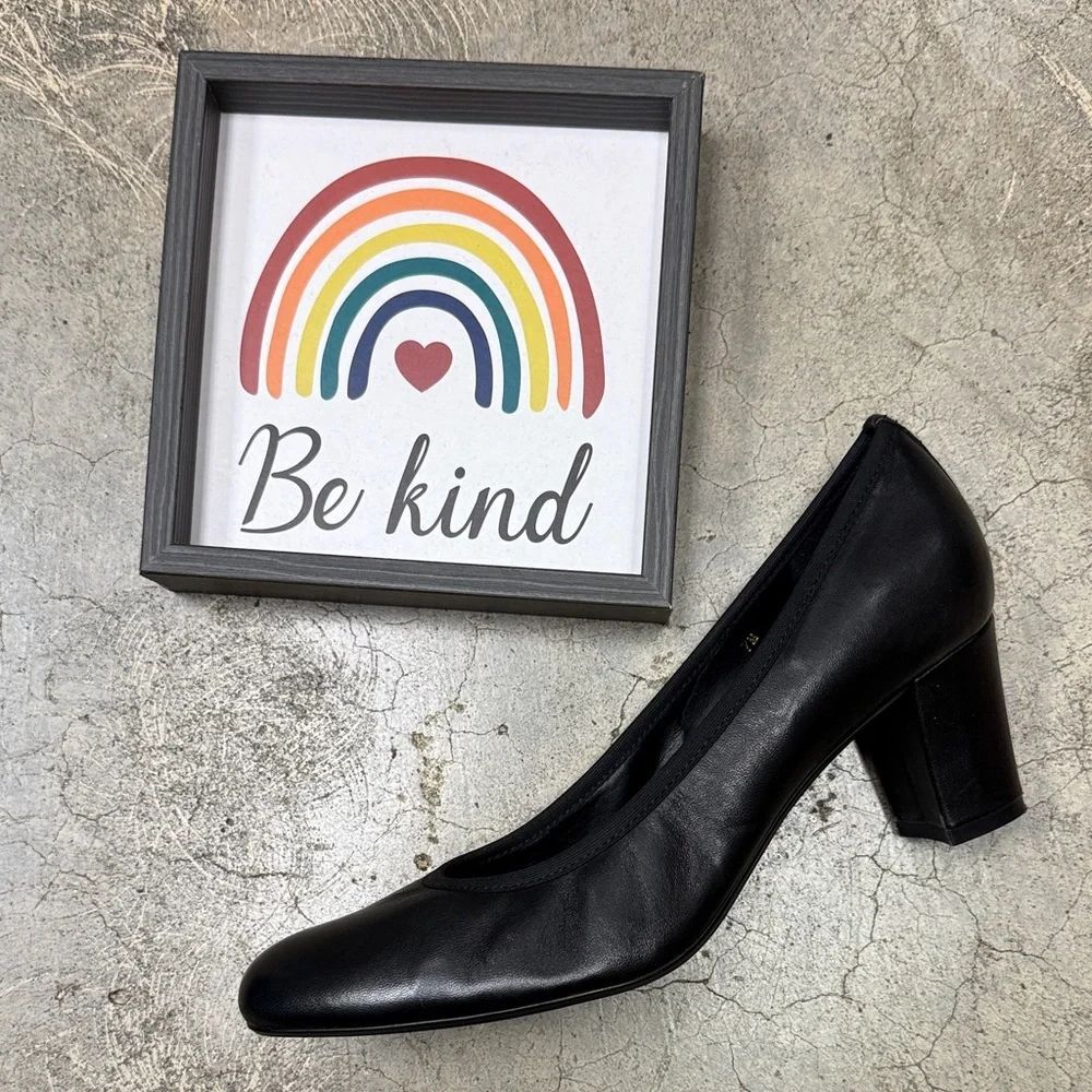 Van Eli Black Leather Heels